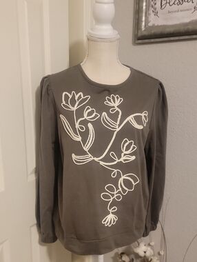 Fred David Green Sweatshirt with White Floral Embroidery